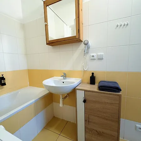 Family & Group Flat With Terrace Near Main Station Apartment *