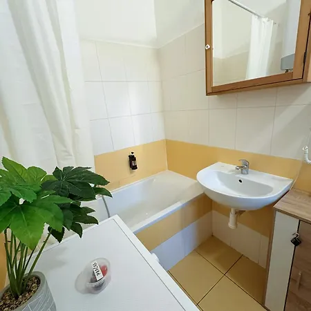 Family & Group Flat With Terrace Near Main Station Apartment *