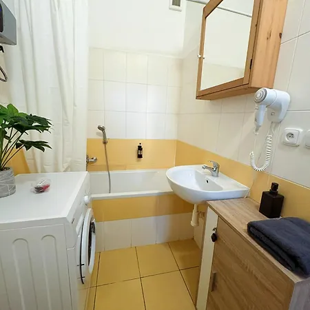 Family & Group Flat With Terrace Near Main Station *