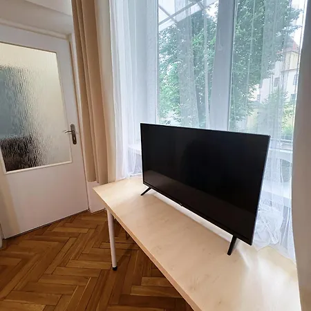 Apartment Family & Group Flat With Terrace Near Main Station