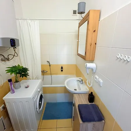Family & Group Flat With Terrace Near Main Station *