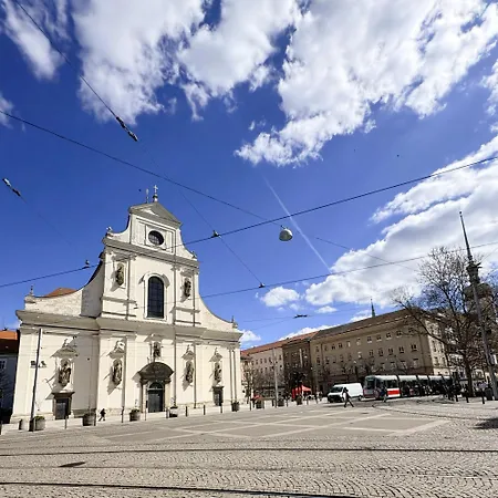 Family & Group Flat With Terrace Near Main Station Brno