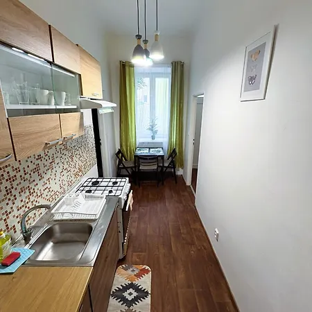 Family & Group Flat With Terrace Near Main Station *