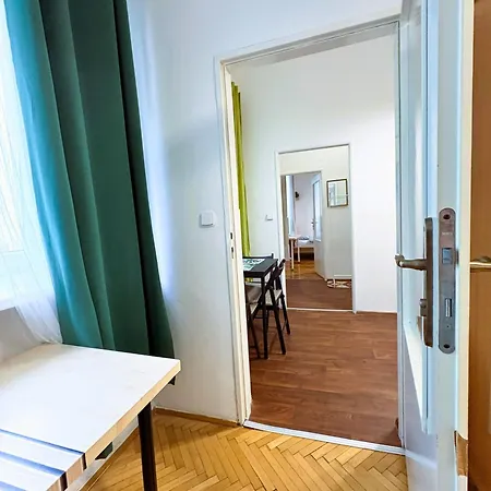 Family & Group Flat With Terrace Near Main Station