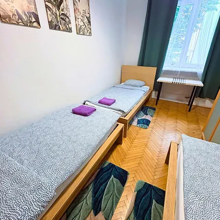 Apartment Family & Group Flat With Terrace Near Main Station