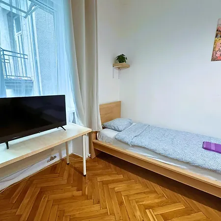 Family & Group Flat With Terrace Near Main Station Brno
