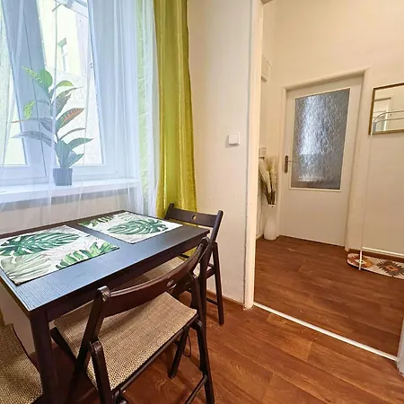 Family & Group Flat With Terrace Near Main Station Apartment *
