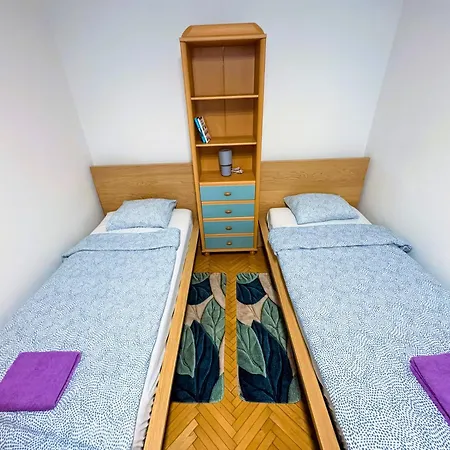 Apartment Family & Group Flat With Terrace Near Main Station *