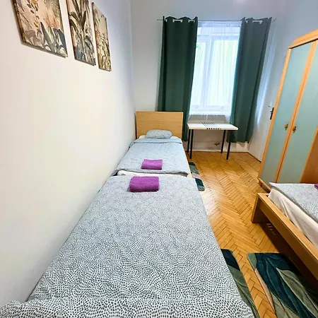 Family & Group Flat With Terrace Near Main Station Apartment *