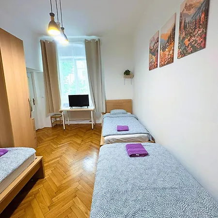 Family & Group Flat With Terrace Near Main Station *