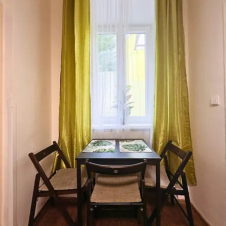 Family & Group Flat With Terrace Near Main Station Apartment *